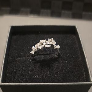 Stunning Silver Leaf Motif Ring